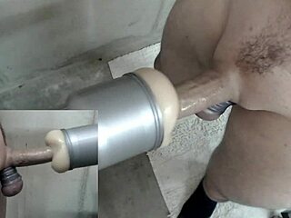 Kurva stroj dojí gule roztiahnuté fleshlight s výstrekom