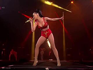 Katy Perrys fräsande liveshow med en provocerande twist