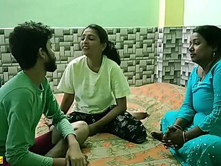 Upea intialainen tyttö jakaa poikaystävänsä toisen naisen kanssa kuumassa Hindi XXX -kohtauksessa