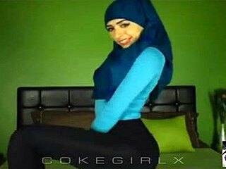 Wanita Arab yang menggoda twerking dalam jilbab