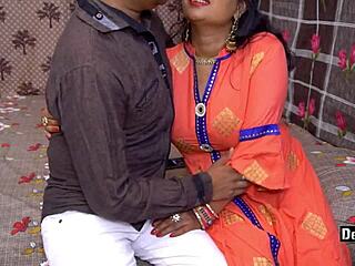 Индијска супруга ужива у грубом јебању на њену годишњицу венчања са хинди аудио