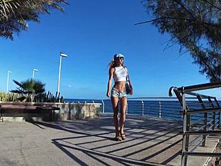 The Amateur Ass Driver: Sasha bikeyeva viaja para as ilhas Canárias com pernas longas