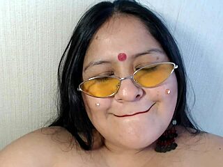 Élő webkamerás show, gyönyörű, kövér indiai nőkkel, nagy mellekkel