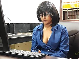 Desi chudai video med den hotteste sekretær på kontoret