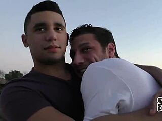 Homosexueller Pornofilm mit Brandon Joe und Sean Cody in Bareback-Action