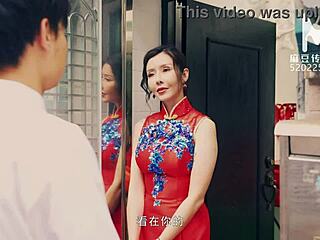 סרטון פורנו אסיאתי מציג את החברה לשעבר Hantang Suyutang מקבל גב חשוף ומלא בזרע