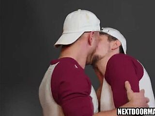 Gay guys indulge in steamy sex while working out