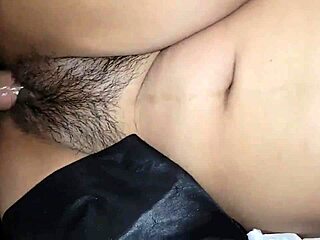 Intenzív közelről szex egy fiatal latin mostohatestvérrel, aki imádja a spermát a nedves puncijában